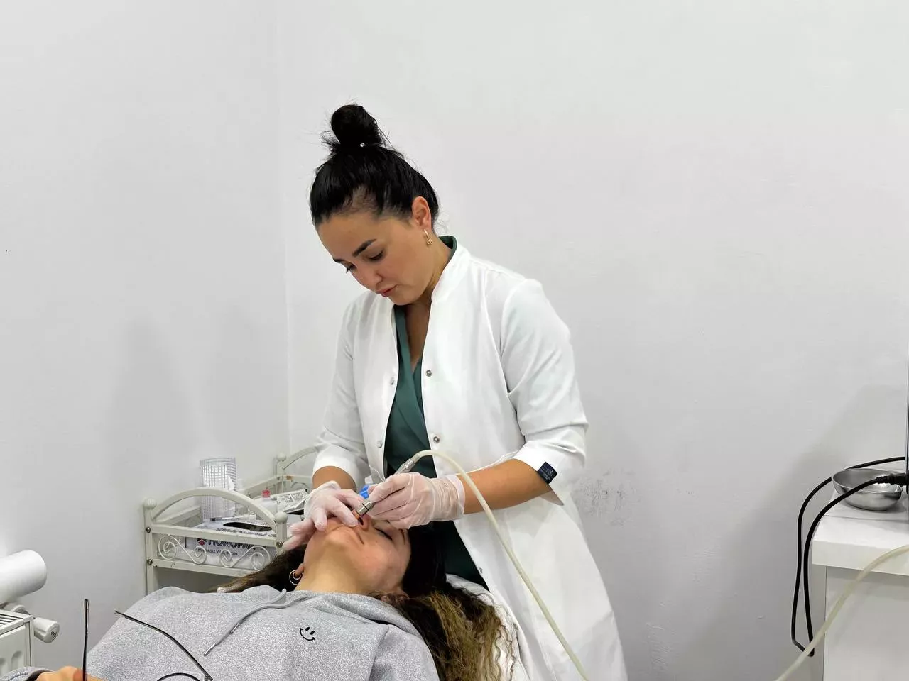 Melasma Nədir? Üzdəki Tünd Ləkələrdən Necə Qurtulmaq Olar?