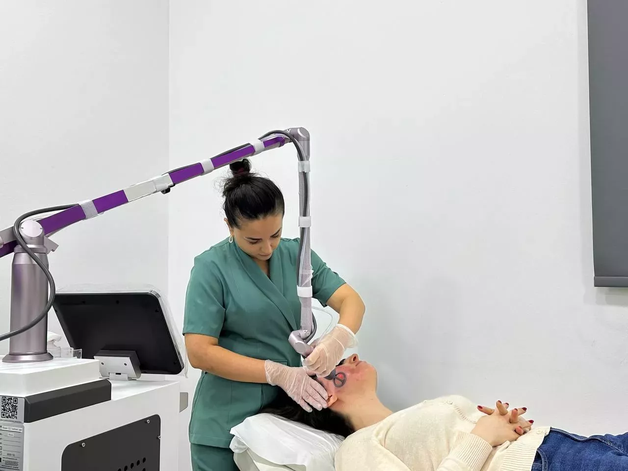 Dermatoloq sızanaq müalicəsində əsas yanaşma